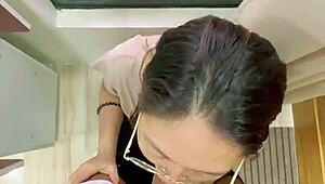 Cewek Indonesia Selingkuh Dengan Bosnya Sendiri Demi Uang!