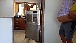 a escondida de mi madrastra, tengo sexo con su esposo en casa