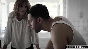 邪恶女同性恋继母用帅继子约会得分。