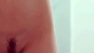 Solo Gal Rubs Her Itching Twat in Wet Naked Play.