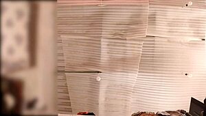 Wow, No Panties Sirvienta Culona Bends Over While Spied On