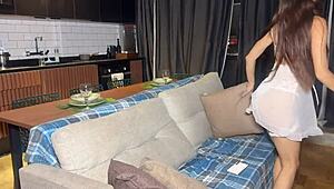 O marido da minha amiga me fodeu na cozinha, ela tá dormindo!