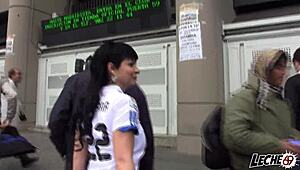 和色星阿曼达X及其巨乳度过一天。