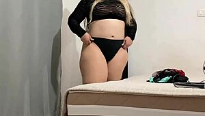This stepsister is trying on thongs for her date, so sexy! 😏
