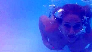 Melissa the Mermaid, Man I’m Trippin’ Over Her Poolside Curves and Brown Eyes