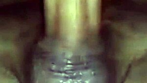 日本妻子从阴道切换到肛交与壮硕朋友