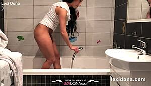Lexidona shows off her pee pee in Czech