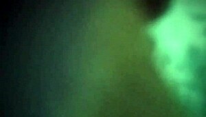 la pandita recibe el año caliente con su juguete favorito