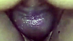 日本妻子从阴道切换到肛交与壮硕朋友