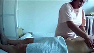 Full massage turns into happy ending at Asian parlor with oiled handjob