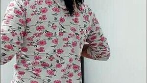 Curvy Milf Dances with Stunning Ass and Shows Big Nipples in Homemade Clip