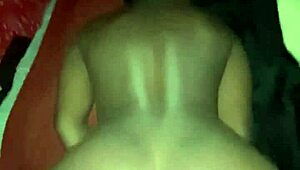 黑人大屌还是震动棒谁赢？大喷射射满她屁股！