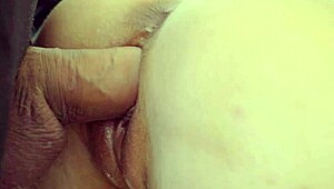 日本美女近距离后入式猛烈抽插在狭窄处