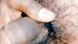 嘿，玩弄这小多毛18+鸡巴超刺激对吧😜