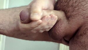 ITS A GOOD DAY TO GET A QUICKIE CUMSHOT