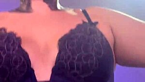 Fiquei com tesão na academia e gozei no banheiro