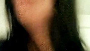 El tio de mi novio penetra mi coño con fuerza