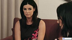 Mature Wife India Summer Invites BFF Reagan Foxx for Licking