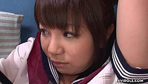 哇，看Yuko Ayana日本黑髮美女制服無碼噴水！