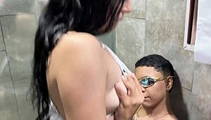 follando a mi hermanastra y corriéndome dentro de su coño apretado