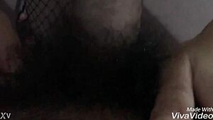 越南美女表演诱人口交