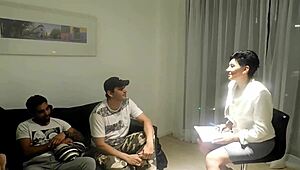 13 Esposa Ninfomana Psicologa Inventa Terapia de Grupo con Sus Dos Maridos para Enfiestarse a un Paciente 13