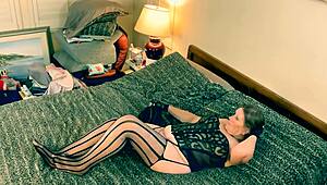 Granny Leia sucks Han Solo while stroking herself solo