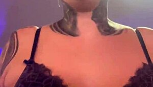 健身房发骚厕所狂射！