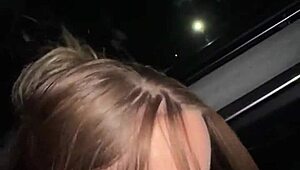 哟，看我们闪现乳房在厕所胡闹然后猛烈操！