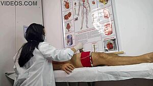 护士用原始技巧处理第一个病人的硬勃起