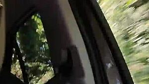 我爱在车里闪奶拍骚自拍瞬间