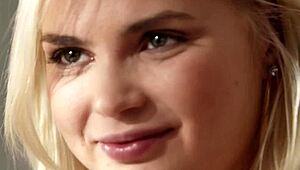 太棒了！欧洲美女凯萨·诺德和莉卡·斯塔试穿新衣后就下流肮脏！