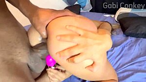 giving it hard to my screaming girlfriend until she finishes inside