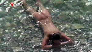 海滩荡妇妻子公开吸舔和操