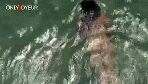 海滩荡妇妻子公开吸舔和操