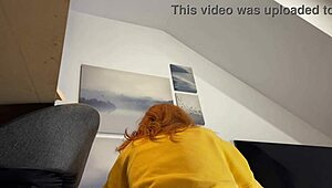 火辣红发大学生试穿时尚 沦为AV试镜狂干