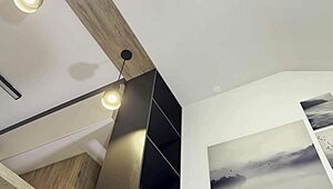 火辣红发大学生试穿时尚 沦为AV试镜狂干