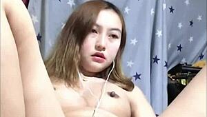 我不敢相信我的日本独奏自慰有多狂野，全是喷水