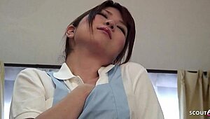 调皮家伙骗小巧18+亚洲女仆疯狂中出骑乘