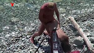 海滩荡妇妻子公开吸舔和操