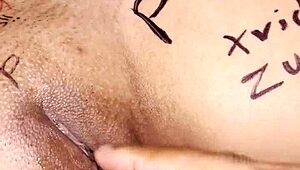 我手指和挑逗弗里达的辣拉丁阴道