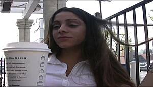 阿米娜·斯凯享受内裤中大鸡巴生性爱