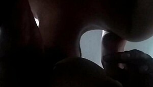 老公舔屁眼抠菊！