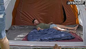 俄罗斯美女Ivi Rein在森林里狂野肛交