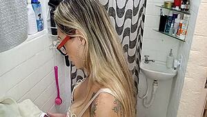 o técnico seduces crossdressing client over washing machine repair