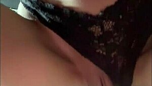 Culona rides dildo hard in steamy homemade photoshoot session.