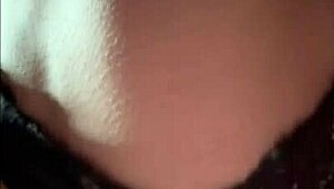 Culona rides dildo hard in steamy homemade photoshoot session.