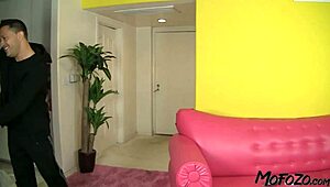 I can't believe my young step sister got cum all over her face on Mofozo com.