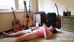 look, yanks rosie budd fingers her cooter to climax!