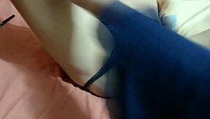 继子狂野相互手淫蹂躏我的阴部，我好兴奋！